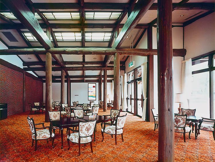 「日光プリンスホテル」の木造大架構空間
