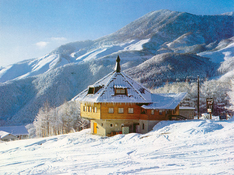 妙高高原のスキー場に建てた「レストランチロル」