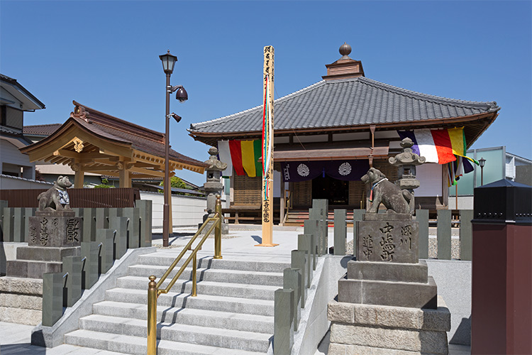 成田山新勝寺 旧本堂薬師堂　参道