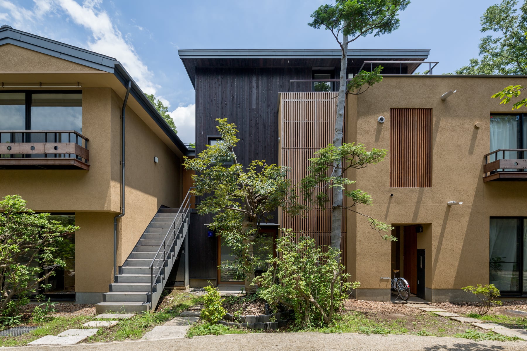 亀甲新（集合住宅）　ろ棟西側